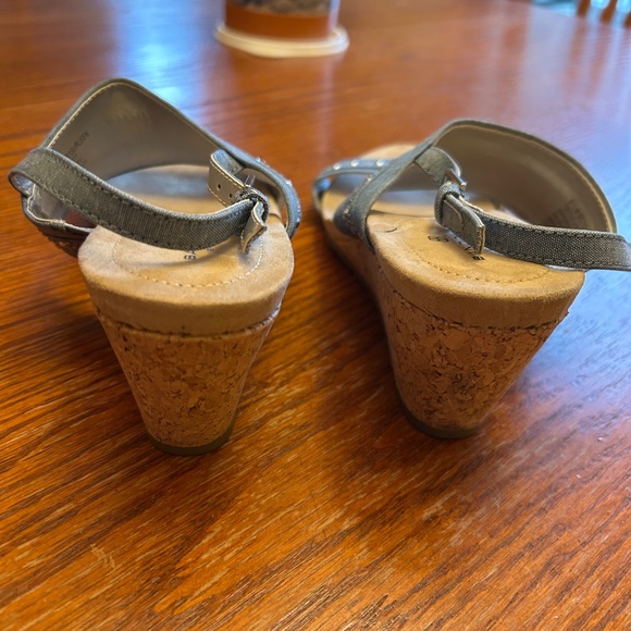 Bandolino Wedge Sandals Denim with Embellished Studs Women's Size 9.5 - Picture 3 of 7